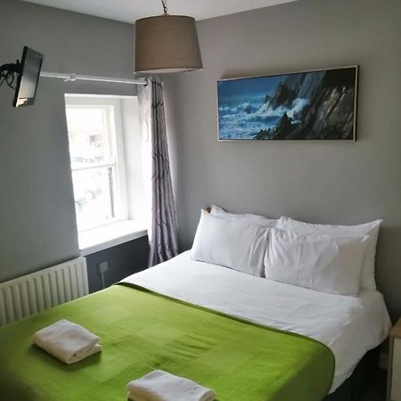 An File Economy Rooms Westport Exterior photo