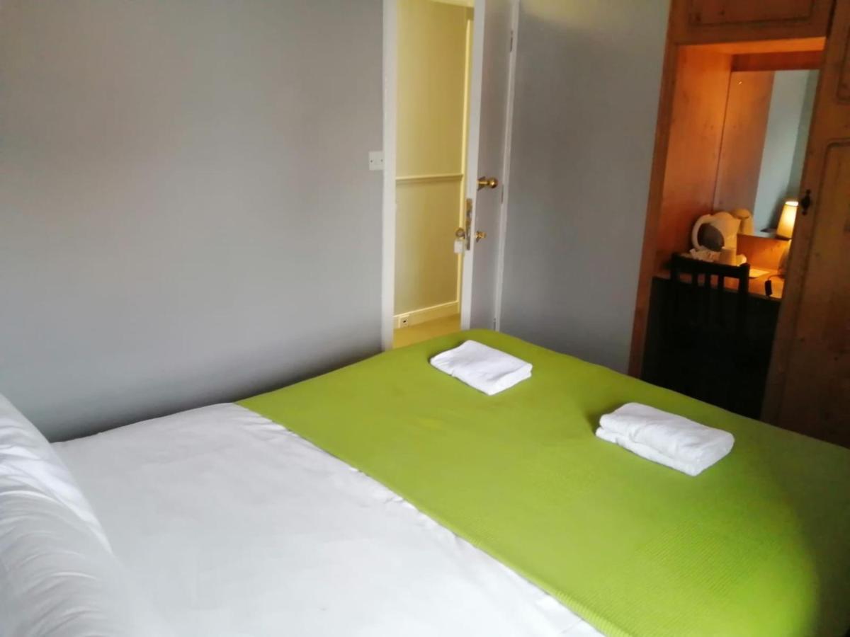 An File Economy Rooms Westport Exterior photo